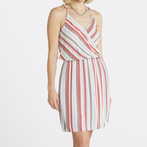 Liliana Surplice Dress - Picture 4 of 6